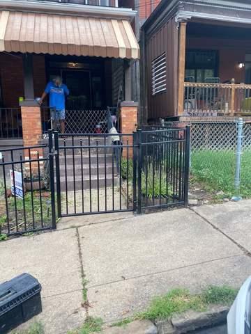 4' Black Wilmington, 3 Rail, Commerical Grade, Flush Bottom Aluminum Fence