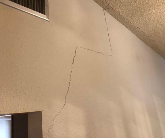 Foundation Symptoms: Cracks on the Wall  in Chandler, AZ