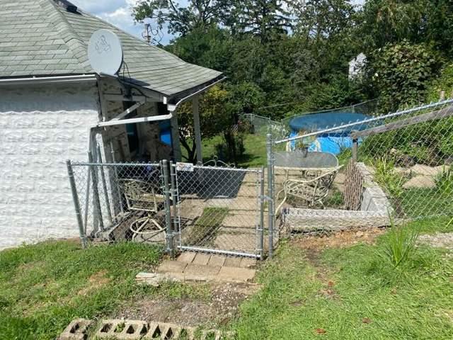 4' Galvanized Chain Link (3) 4' gates Back Yard Installation