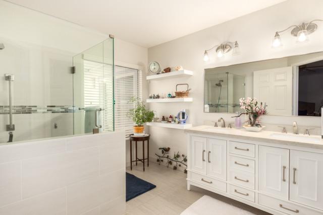 How darling is this double vanity by Waypoint!