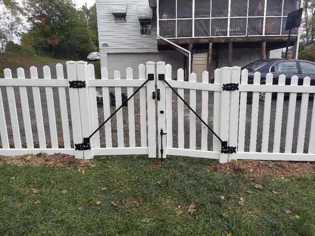 4' White Vinyl Olympic Concave Fence New England Caps, (1) 3' gate, (1) 6' double gate Installation