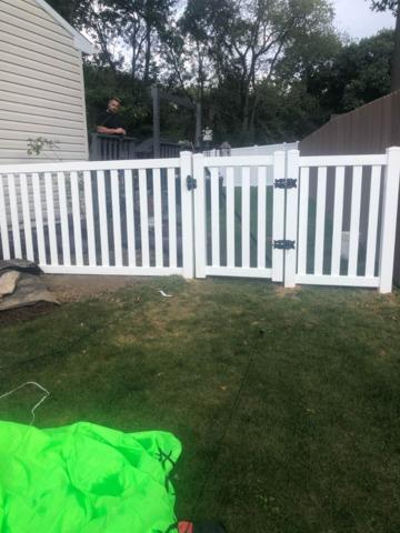 4' White Biscayne Vinyl Fence Biscayne 6' Glacier (1) 5' gate / (1) 3' gate