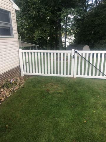 4' White Biscayne Vinyl Fence Biscayne 6' Glacier (1) 5' gate / (1) 3' gate