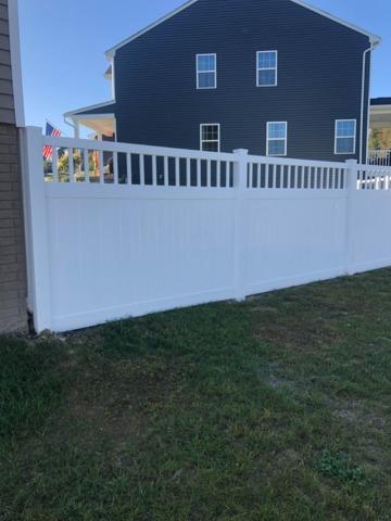 6' White Vinyl Acadia Fence Backyard Spindle Top (1) 4' gate