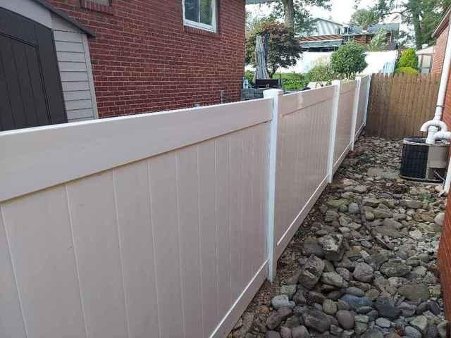 6' and 4' White Vinyl Acadia Privacy (2) 4' gates