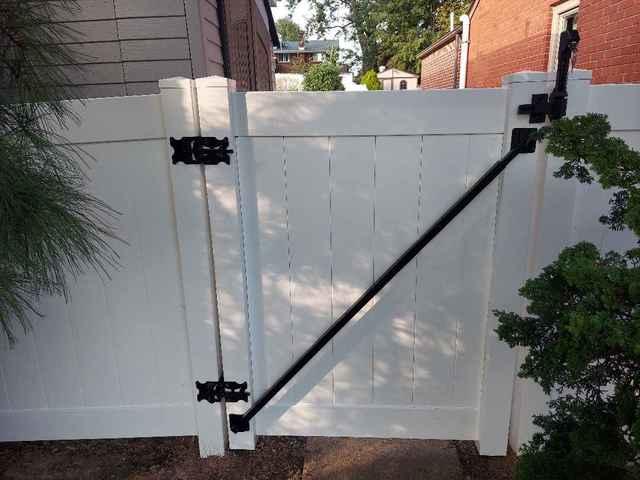 6' and 4' White Vinyl Acadia Privacy (2) 4' gates