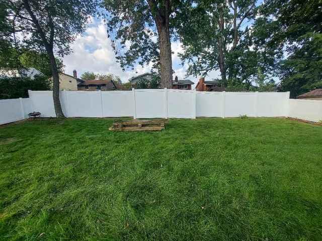 6' and 4' White Vinyl Acadia Privacy (2) 4' gates