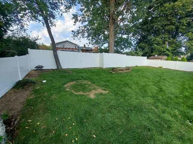 6' and 4' White Vinyl Acadia Privacy (2) 4' gates