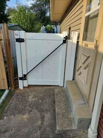 6' and 4' White Vinyl  Acadia Privacy (2) 4' gates