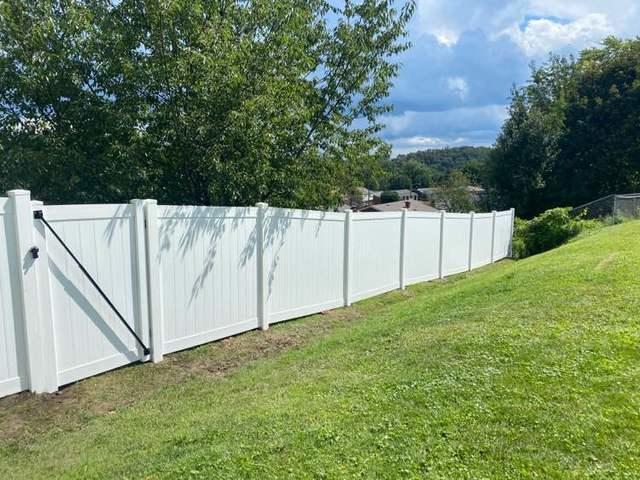 6' White Vinyl Acadia Privacy Fence (1) 3' gate / (1) 10' double gate