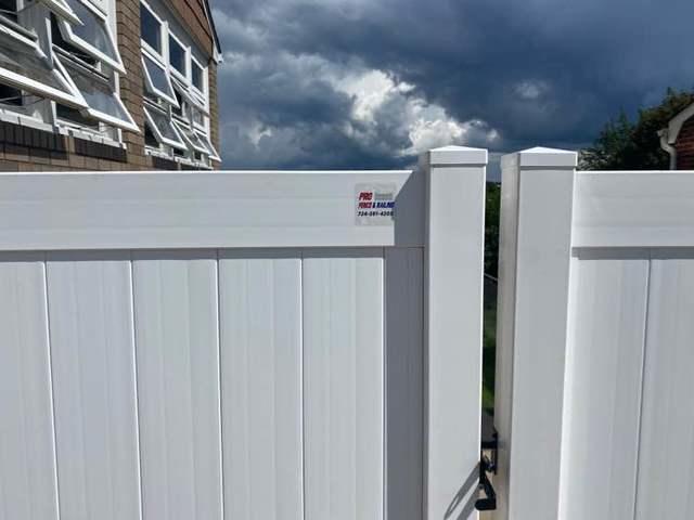 6' White Vinyl Acadia Privacy Fence (1) 3' gate / (1) 10' double gate