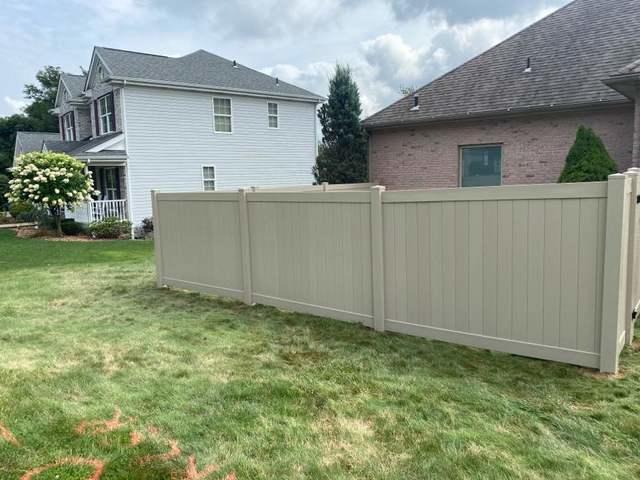 6' Khaki Vinyl Acadia Privacy Fence : (1) 4' gate / New England Caps on Fence Posts, Flat Caps on Gate Posts