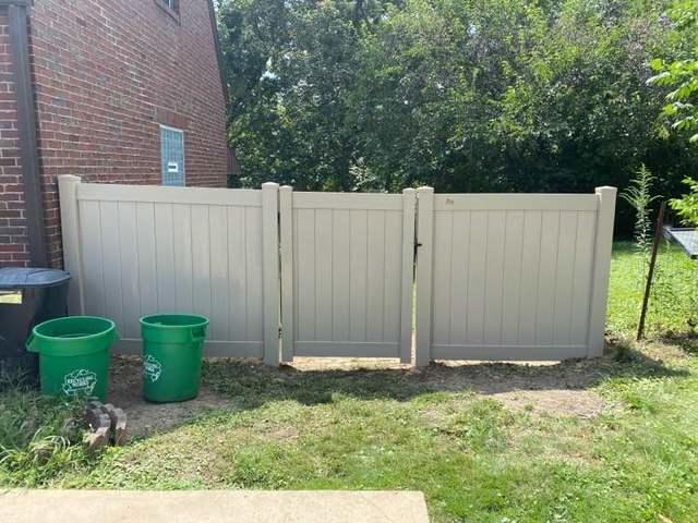 5' Khaki Vinyl Acadia Privacy Fence (2) 4' gates Installation