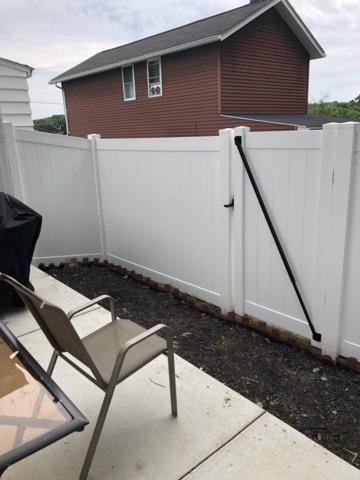 6' White Vinyl Acadia Privacy (1) 3' gate Backyard