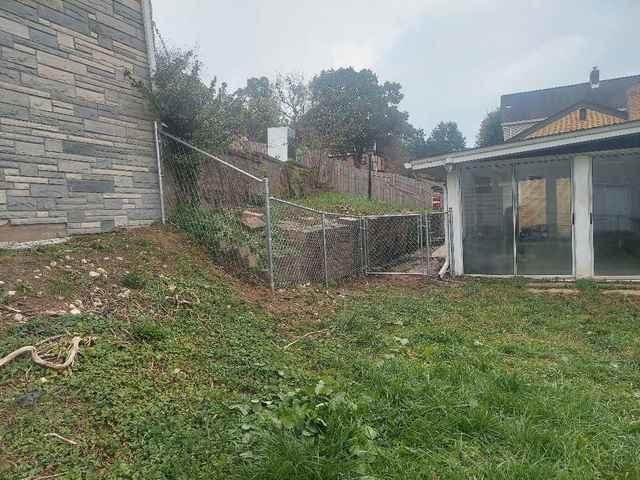 4' Galvanized Chain Link Fence and (1) 4' gate