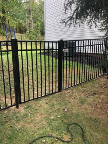 Black Commercial Classic Aluminum Fence Flush Bottom Backyard 3 Rail (2) 4' gates Installation