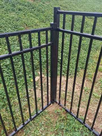 4' Black Classic Aluminum Fence Commercial Grade, Flush Bottom (1) 4' gate