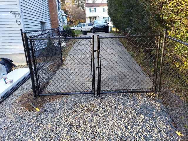 4' Black Chain Link Fence (1) 8' double gate / (1) 4' man gate