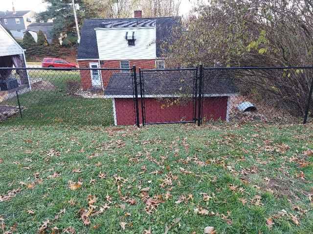4' Black Chain Link Fence (1) 8' double gate / (1) 4' man gate