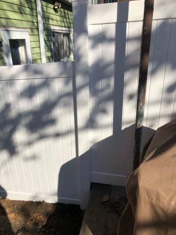 6' White Vinyl Acadia Privacy Fence (1) 4' gate Installation