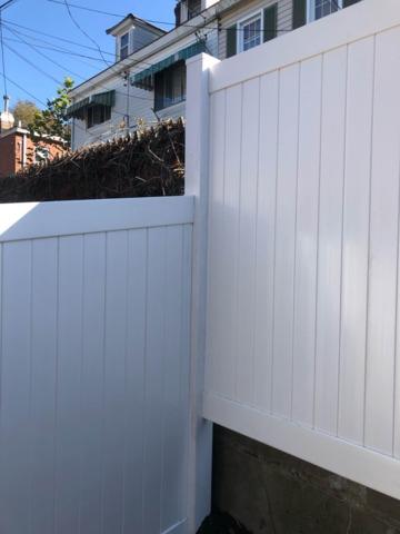 6' White Vinyl Acadia Privacy Fence (1) 4' gate Installation