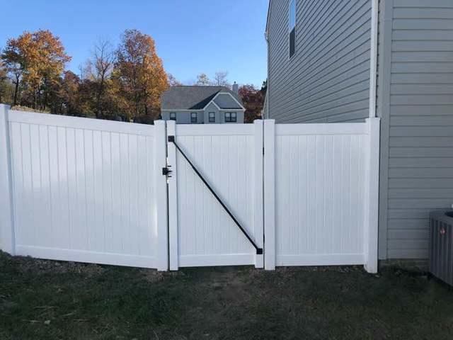 6' White Vinyl Acadia Privacy Backyard (2) 4' gates Installation