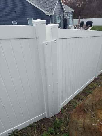 6' Vinyl Privacy Fence (2) 3' Gates / (1) 6' double gate Installation