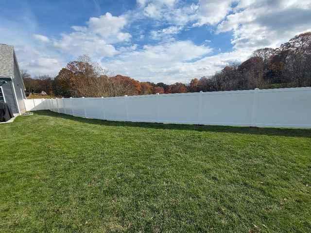 6' Vinyl Privacy Fence (2) 3' Gates / (1) 6' double gate Installation