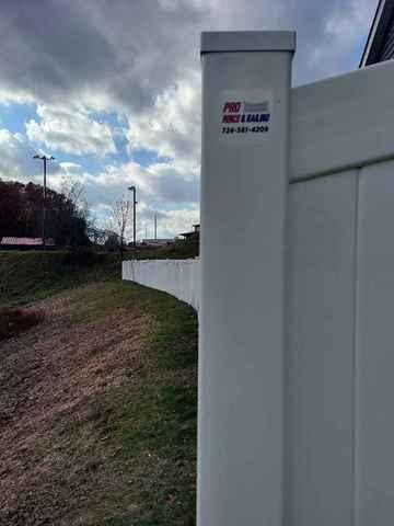 6' Vinyl Privacy Fence (2) 3' Gates / (1) 6' double gate Installation