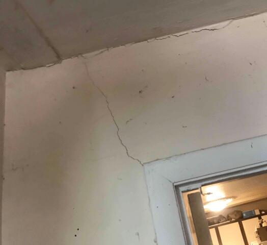 Symptoms of Foundation Problems: Wall Cracks