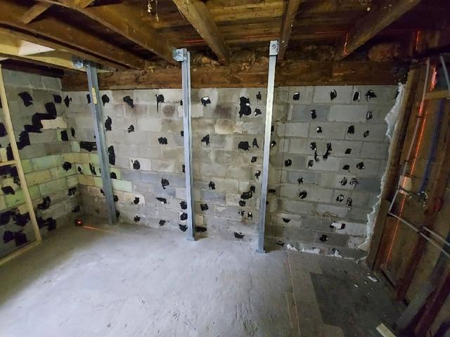 Mur de fondation au sous-sol