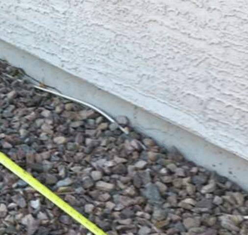 Symptoms of Stem Wall Failure: Vertical Concrete Cracks