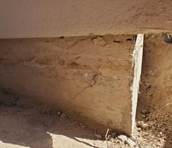 Symtopms of Stem Wall Failure: Cracks in The Stem Wall