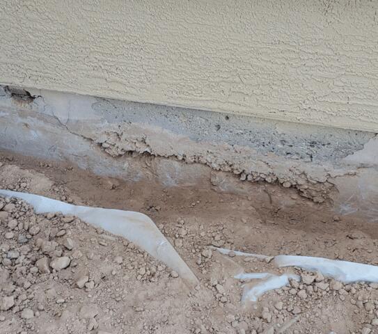Stem Wall Failure Signs: Horizontal Concrete Cracks in Goodyear, AZ