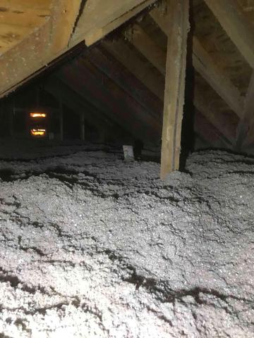 Nous soufflons un peu plus de 16 po de fibres de cellulose afin d'atteindre une valeur R-60.