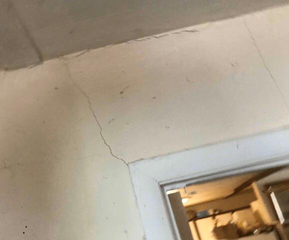 Signs of Foundation Problems: Wall Cracks