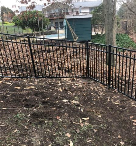 4' Wilmington Black Commercial Grade, 3 Rail, Flush Bottom