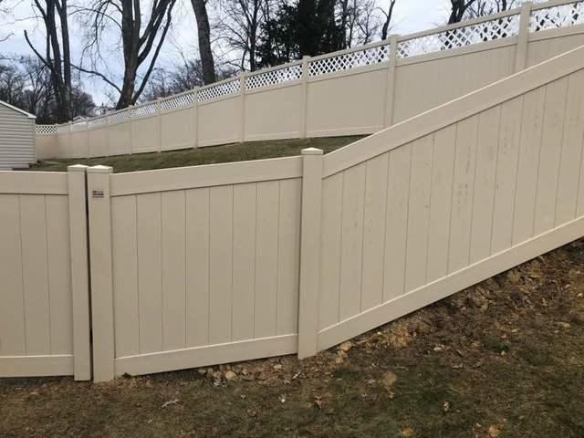 6' Almond / Lattice White  Acadia Lattice Top Vinyl Fence (1) 5' gate