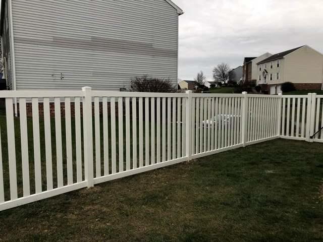 5' White Biscayne Picket Vinyl Fence (2) 4' gates