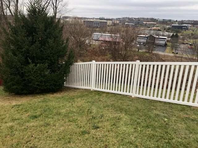 5' White Biscayne Picket Vinyl Fence (2) 4' gates