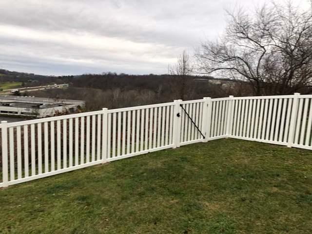 5' White Biscayne Picket Vinyl Fence (2) 4' gates