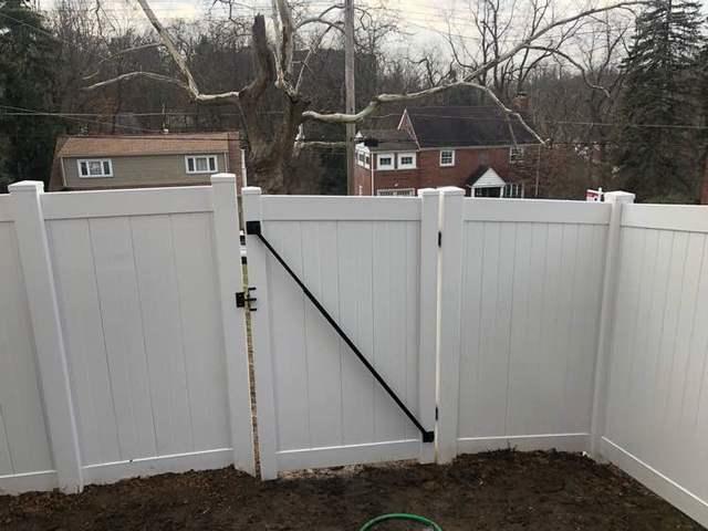 6' White Acadia Privacy Vinyl Fence (2) 4' gates