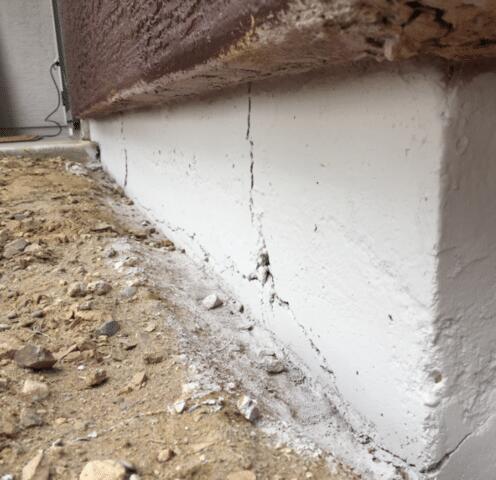 Vertical Concrete Crack in Stem Wall in Glendale, Arizona