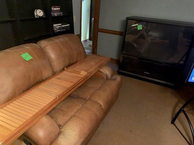 The Junkluggers of Atlanta Metro East customer needed junk removal of furniture pick up. Our furniture removal services make it easy for customers to book an appointment & donate the items that others could use.