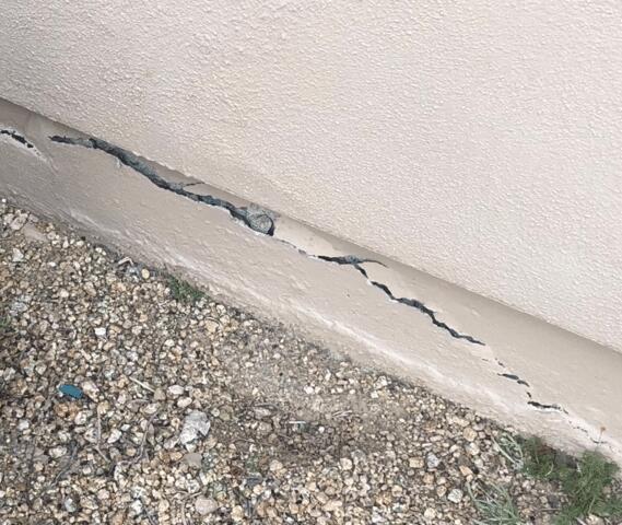 Horizontal Cracks in Stem Wall