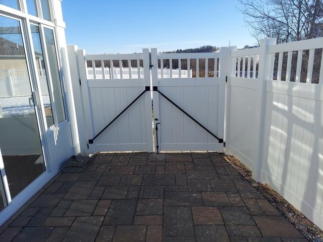 6' White Acadia Vinyl Spindle Top Vinyl Fence.