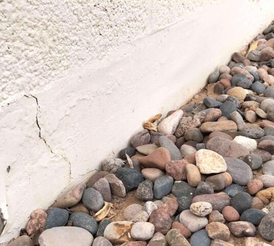 Stem Wall Failure Symptoms: Vertical Concrete Cracks