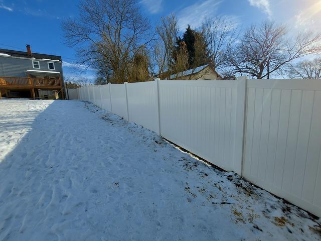 White 6' Acadia Privacy Vinyl Fence  (1) 4' gate / (1) 4' tapered gate