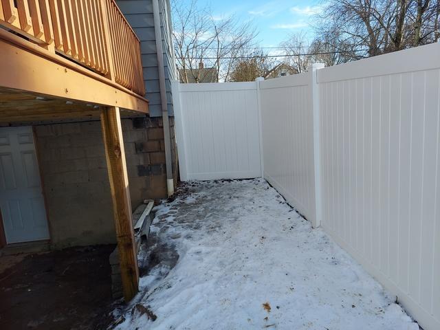 White 6' Acadia Privacy Vinyl Fence  (1) 4' gate / (1) 4' tapered gate