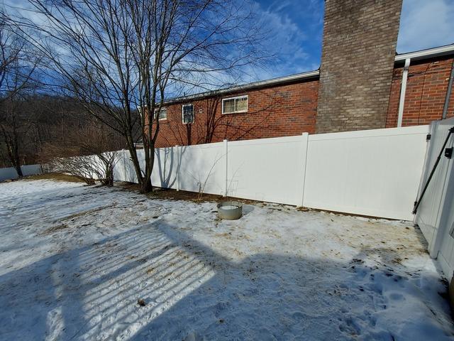 White 6' Acadia Privacy Vinyl Fence  (1) 4' gate / (1) 4' tapered gate